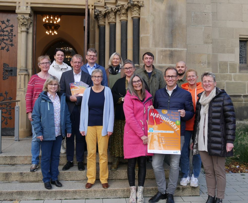 Diakonie stellt sich vor - Freuen sich auf den Martinsmarkt in der Christuskirche: die Vertreterinnen und Vertreter der diakonischen Einrichtungen und Initiativen in Lippe und der Lippischen Landeskirche.