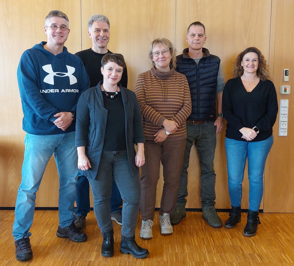 Deutliche Grenzen setzen - Freuen sich über den gelungenen Workshop: Referent André Dawson, Bernd Joachim (Lippische Landeskirche), Monika Heel (Kreis Lippe), Elke Wachtmann, York Clases (beide Kreispolizei Lippe), Andrea Schäfer (Gebärdensprachdolmetscherin). v.l. Foto: Monika Heel