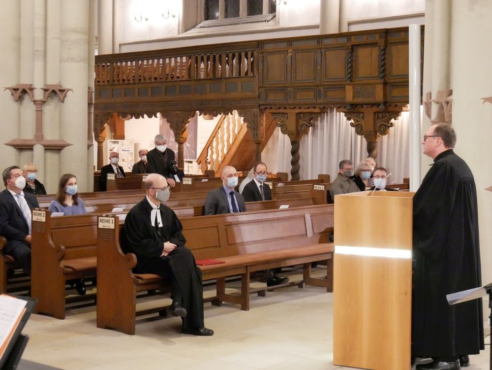 Auf Sand gebaut mit stolzer Geschichte - Festpredigt des Superintendenten: Dr. Andreas Lange predigte zum 700. Jubiläum von St. Marien.